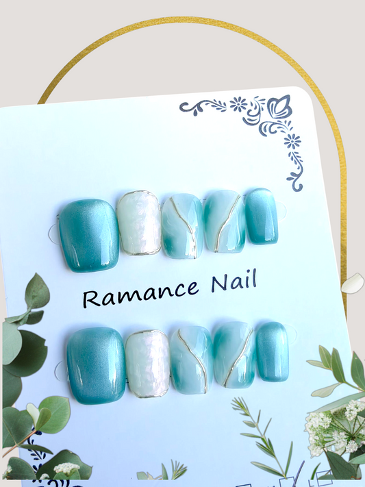 🚨🎉NEW🎉🚨 Short Blue/Gold Nails