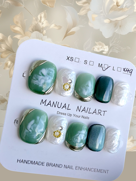 🚨🎉NEW🎉🚨Short Green/Gold Marble Nails