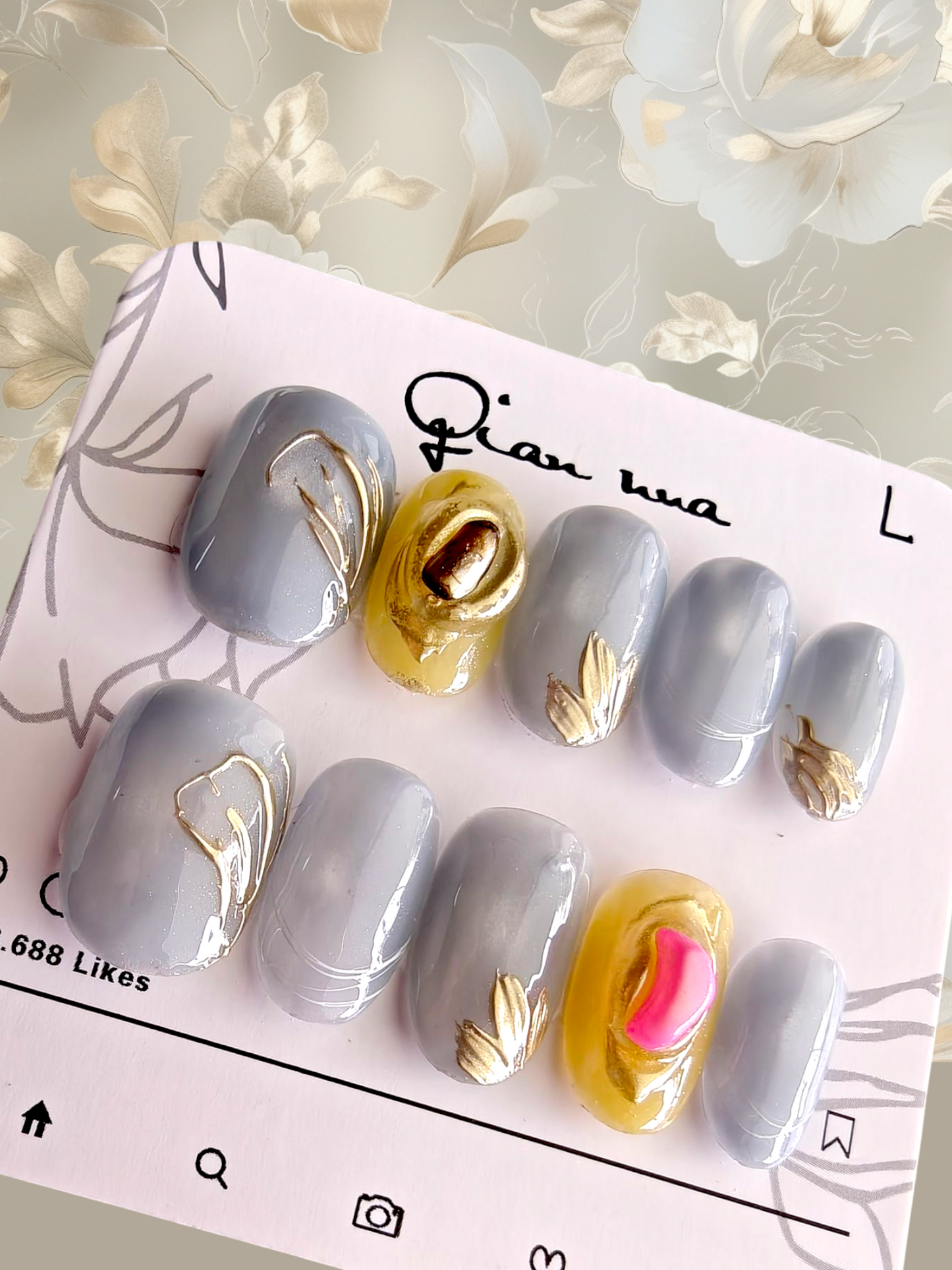 Almond Short Blue/Gold Nails