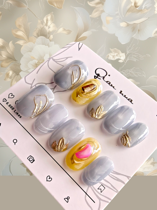 Almond Short Blue/Gold Nails