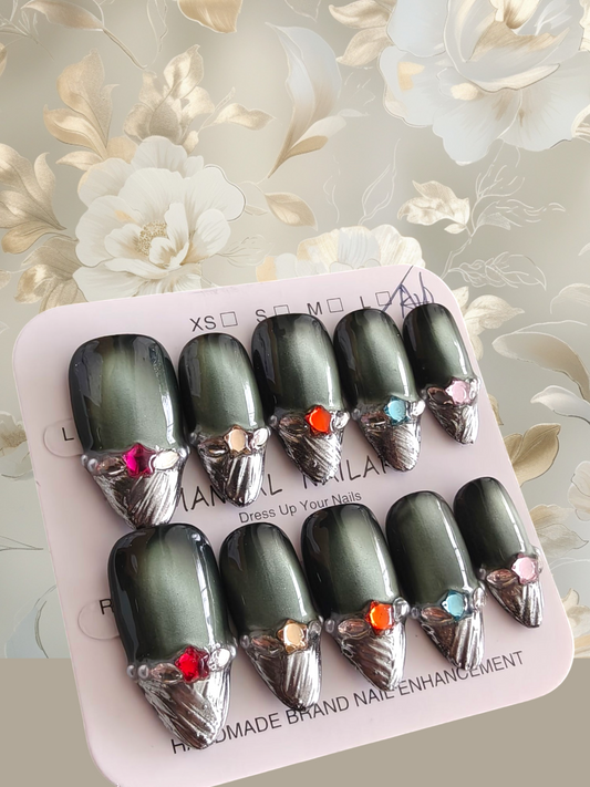 🚨🎉NEW🎉🚨Forest Green Gem Nails